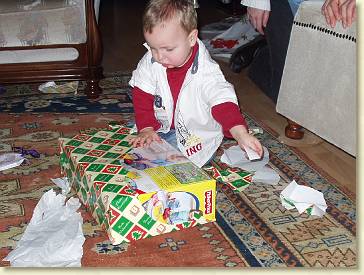 20051226-07 Kerstkado van mark uitpakken 1